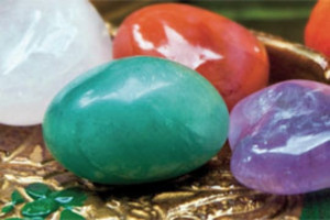 Vier farbige Steine